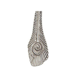 Ouvre-bouteille en forme de plume de paon, fabriqué en métal argenté de qualité supérieure, avec des détails gravés élégants, parfait pour les bars de luxe à domicile. - Product Image 5