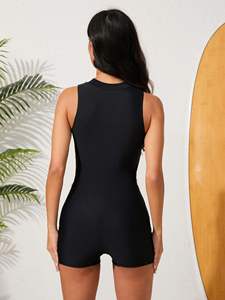 Maillot de bain une pièce athlétique pour femme à manches courtes avec fermeture éclair sur le devant et coupe Boyleg pour le surf - Product Image 4