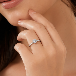 Anillo de Diamante Solitario de Corte Brillante de 0.30 Ct SI G |   Anillo de Compromiso Clásico con Engaste de Puntas en Oro Blanco de 14K, Joyería Fina Minimalista - Product Image 1