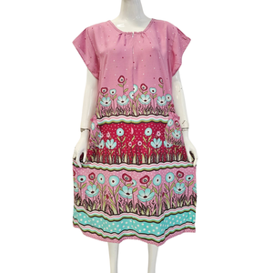 Robes pour femmes à manches courtes et col rond, ajustées au corps, avec fermeture éclair sur le devant et poches des deux côtés - Product Image 1