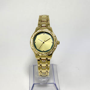 Z2484-A นาฬิกาควอทซ์โลหะผสมทองขอบโค้งลายดอกไม้ทันสมัยสำหรับผู้หญิง - Product Image 2