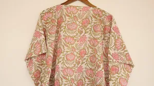 Vestido Kaftan Bohemio Rosa con Estampado Floral, Cuello en V, Corte Holgado para Mujer, Vestido Maxi de Algodón para Vacaciones - Product Image 2