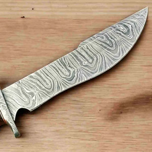Cuchillo de Caza Personalizado Hecho a Mano con Hoja de Acero de Damasco de Grado Industrial de Alta Calidad, Espiga Recta, Borde Plano y Mango de Cuero OEM - Product Image 3