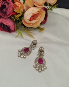 Boucles d'oreilles délicates en forme de goutte d'eau, plaquées or antique de luxe, boucles d'oreilles Kundan, boucles d'oreilles Kundan avec pierres précieuses non taillées, collections de bijoux pour femmes - Product Image 2