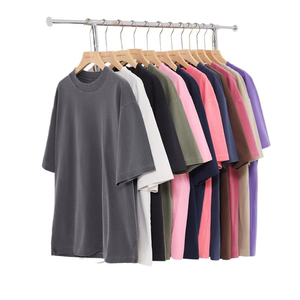เสื้อยืดคอตตอนทรงครอปโอเวอร์ไซส์สีดำและสีขาว น้ำหนัก 220 กรัม ระบายอากาศได้ดี เป็นมิตรกับสิ่งแวดล้อม มีโลโก้ด้านหน้า  แบบเรียบ สำหรับผู้ชาย สามารถสั่งทำได้ - Product Image 1