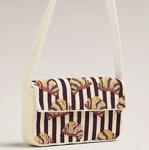 Sac bandoulière tendance avec broderie main et perles, fermeture magnétique – Accessoire de mode festif pour boutique - Product Image 1