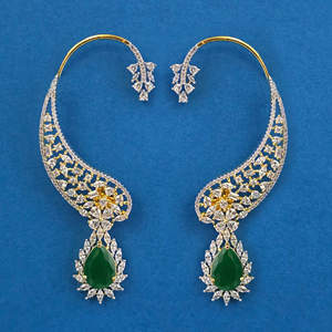 Grossiste et fabricant de boucles d'oreilles américaines en diamant avec placage bicolore 444136 - Product Image 1