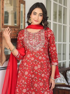 Ensemble Anarkali Premium pour Femme, Rouge Rubis, Imprimé Floral, Coupe Évasée, avec Kurta, Pantalon et Dupatta, Design de Col Traditionnel, Tenue de Cérémonie Indienne pour Invitée de Mariage - Product Image 6