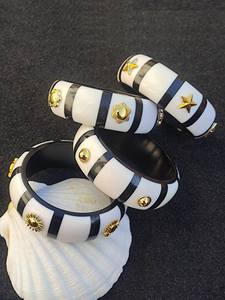 Accessoires de fête fantaisie pour filles en résine rétro faits à la main avec pierres décoratives de forme irrégulière à prix abordable par UO - Product Image 3