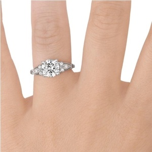 Bague de fiançailles vintage en or 10K style Milgrain avec diamant (naturel) central, vente en gros et au détail OEM - Product Image 3