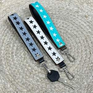 Porte-clés en cuir de vachette véritable fait main, motif étoile, design premium, avec dragonne, pour unisexe - Collection 2026 - Product Image 6