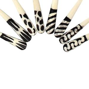 Juego de aperitivos batikados de hueso natural hechos a mano, incluye tres cucharas, perfecto para fiestas, cenas, bodas y reuniones familiares. - Product Image 5