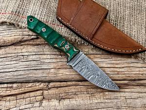 มีดสกินนิ่งเหล็กดามัสกัสตีขึ้นรูปด้วยมือ พร้อมปลอกมีด แบบกำหนดเอง OEM ด้ามจับไม้ปักก้า สำหรับล่าสัตว์และตั้งแคมป์ - Product Image 5