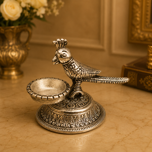 Portavelas de metal vintage hecho a mano con figura de loro antiguo, soporte decorativo para velas Diya, para decoración de mesa del hogar. - Product Image 5