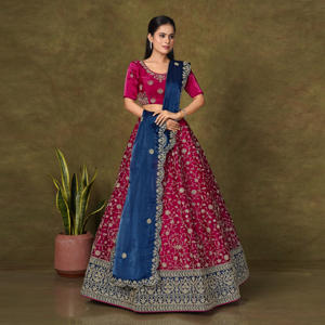 ชุดเลเฮนกาโชลีปักลายดีไซเนอร์ พร้อมผ้าคลุมไหล่ ประดับด้วยงานปักดิ้นทองและเลื่อมอย่างประณีต เหมาะสำหรับงานแต่งงาน งานเลี้ยง และงานพิธีต่างๆ สำหรับผู้หญิง - Product Image 4