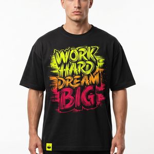 Camiseta negra de manga corta para hombre con estampado de letras en la parte delantera, cuello redondo, estilo casual, ajuste regular, transpirable, unisex. - Product Image 1