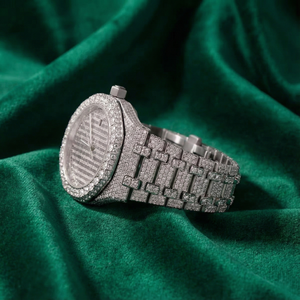 Reloj Plateado Completamente Cubierto de Diamantes, Esfera Texturizada, Reloj de Pulsera de Acero Inoxidable de Lujo con Aspecto de Diamante - Product Image 2