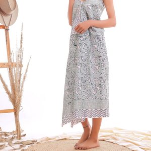 Best Selling 1-Piece Set Soft Cotton <b>Scarves</b> with Lady Design Solid Animal Floral Pattern Custom Logo Sarong - Product Image 1