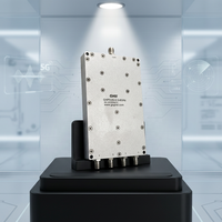 Répartiteur de puissance professionnel à large bande 4 voies 0,4-6 GHz VSWR 1,50:1 à isolation élevée pour équipement de test et de mesure en laboratoire