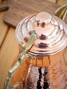 Carafe à eau en cuivre martelé à la main avec un attrait artisanal classique - Product Image 5