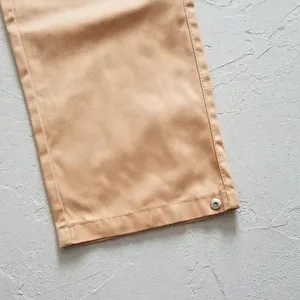 Pantalones Cargo Beige con Cintura Elástica para Hombre, con Bolsillos Laterales en las Piernas y Broches Ajustables en el Dobladillo - Product Image 5