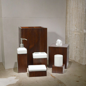 Juego de Baño de Cinco Piezas de Madera Cuadrada de Lujo Hecho a Mano, Ecológico, Elegancia Natural, Diseño Personalizable para Espacios Modernos - Product Image 2