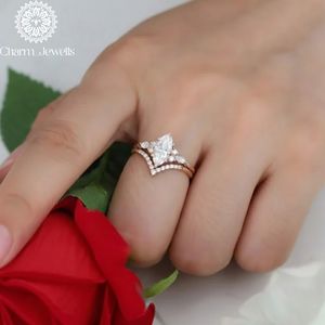 Anillo de Compromiso Clásico con Moissanita Corte Cojín de Charm Jewells, Certificado IGI, Engaste de Oro Rosa, Anillo de Boda Romántico para Mujer - Product Image 2