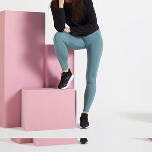 Leggings tricotés élégants et confortables pour femmes, respirants, écologiques, taille haute, pour yoga, entraînement, mode décontractée, extensibles et sans coutures - Product Image 3