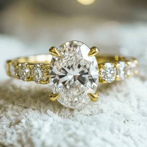 แหวนเพชรโมอิสซาไนต์ทรงรี 3 กะรัต ชุบทอง 18K เงินสเตอร์ลิง ดีไซน์หรูหรา สำหรับงานหมั้น งานแต่งงาน และงานเลี้ยง - Product Image 1