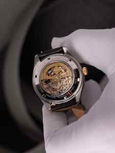 นาฬิกาข้อมือผู้ชาย รุ่น Round Alexander Ferros 9261D-02 สายสแตนเลส ตัวเรือนสแตนเลส หน้าปัดแซฟไฟร์ กันน้ำ ระบบจักรกล ออโตเมติก แฟชั่น อนาล็อก - Product Image 3