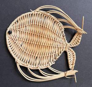 Décoration murale en rotin tressé naturel pour enfants, thème océan, poisson suspendu, artisanat durable, design artisanal pour chambre d'enfant - Product Image 4