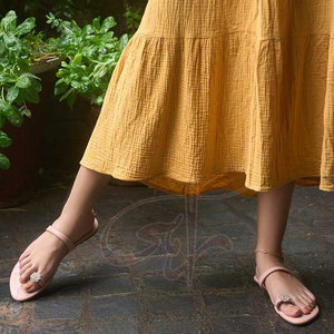 Sandalias de Mujer Elegantes y Duraderas de Cuero Natural con Estampado de Moda, Antideslizantes, con Delicado Bordado de Flores y Diseño de Dedo Giroso - Product Image 2