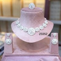 Kalung Wanita Lapis Emas Rose Gold Gaya Vintage Terinspirasi India dengan Liontin Kuningan, Rantai Kotak Kuarsa, Gaya Klasik, Terbaik 2024