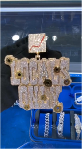 Colgante Hip Hop Personalizado con Letras 'LOCALS ONLY' con Incrustaciones de Moissanita, en Oro Bicolor, Efecto de Perforación, con Letra 'Stock Chart' - Product Image 1