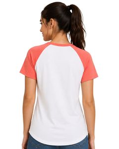 Camiseta raglán personalizada en blanco y rosa coral para mujer, cuello redondo, manga corta, mezcla de algodón suave, top de moda para verano. - Product Image 5