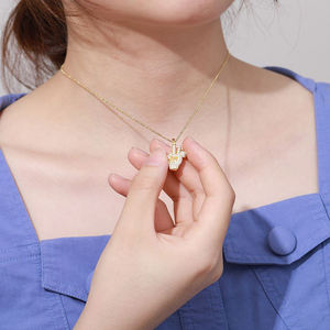 Pendentif main plaqué or avec incrustation de zircon, breloque religieuse pour femme, cadeau - Product Image 1