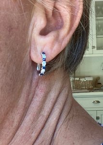 Pendientes de aro clásicos de oro macizo de 14 quilates con zafiro azul y diamantes engastados en canal, joyería para mujer - Product Image 2