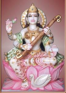 Statue de Saraswati Mata en marbre blanc fait main, colorée, assise sur un lotus avec une veena, pour la décoration de la maison et de l'école - Product Image 4