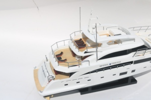 Yacht en bois fait main « Princesse Impériale » - Modèle de super-yacht de luxe moderne pour la décoration de la maison ou du bureau - Product Image 4