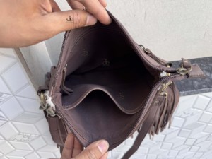 Sac fourre-tout en cuir sculpté à la main avec franges, modèle 2026, vente en gros, sac à main élégant en cuir de vachette multi-usages pour femmes - Product Image 6