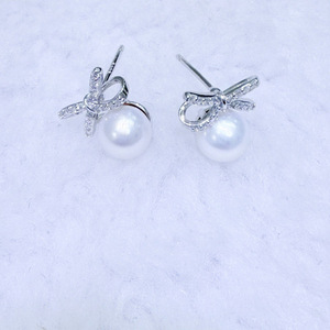 Pendientes de Perlas de Agua Dulce de 6-7 mm de Zhuji Mountain Lake, Casi Impecables, Aurora, Plata Pura, Diseño de Mariposa Versátil y Exquisito - Product Image 3