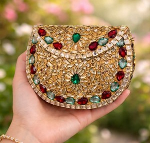 Pochette de Soirée Traditionnelle en Métal Kundan Perlée, Sac à Main en Laiton Orné de Pierres pour Mariage, Mariée Royale et Soirées - Product Image 4