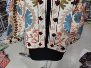 Chaqueta Acolchada de Terciopelo Estilo Bohemio con Bordado a Mano, Patrón de Patchwork, Cuello Mandarín, Manga Larga, Ropa Exterior Casual de Otoño para Mujer - Product Image 5