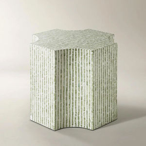 Table d'appoint vert clair à rayures verticales, motif trèfle, en nacre, mosaïque artisanale, pour décoration de salon et chambre - Product Image 1