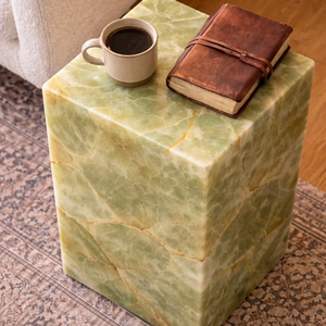 Table d'appoint de luxe en onyx vert écologique, table sur piétement pour design d'intérieur moderne de salon - Diwali, Anniversaire, Baptême - Product Image 1