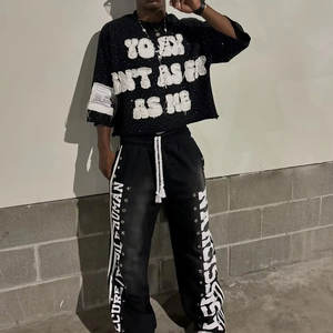 Ensemble deux pièces rétro à sequins pour homme - Tenue streetwear Y2K hip-hop avec t-shirt oversize à imprimé lettres et pantalon de survêtement décontracté - Product Image 3