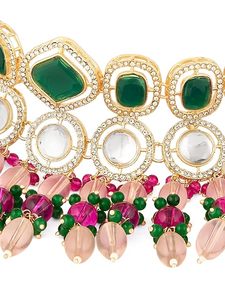 Conjunto de collar y aretes étnicos chapados en oro con diseño de borlas de perlas de imitación y circonita verde para mujeres, joyería de boda. - Product Image 3