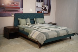 Cama King Size de Lujo Tapizada, Cabecera Moderna Acolchada de Cuero PU/Terciopelo/Tela, Estructura con Recubrimiento en Polvo CRCA - Product Image 3