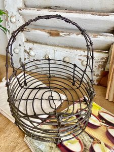 Cesta de alambre francesa vintage para huevos: Decoración rústica de granja - Product Image 4