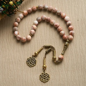 Perles de prière en résine faites à la main avec breloques nœuds dorés, chapelet religieux islamique pour usage spirituel, motif circulaire rond avec résine - Product Image 1